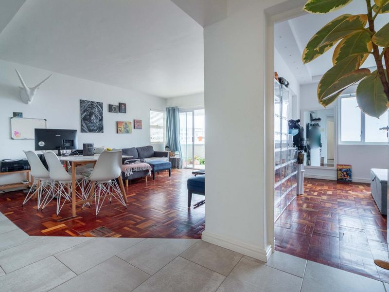 A sea side residence in Sea Point! - Photo 2