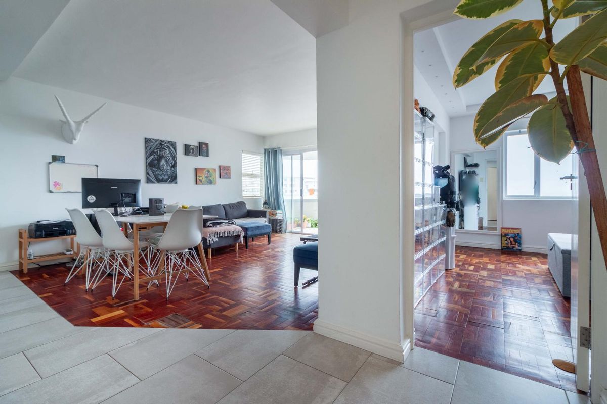 A sea side residence in Sea Point! - Photo 2