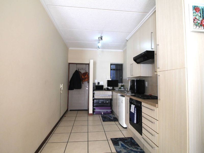 Lovely and sunny BACHELOR/STUDIO apartment - Photo 5
