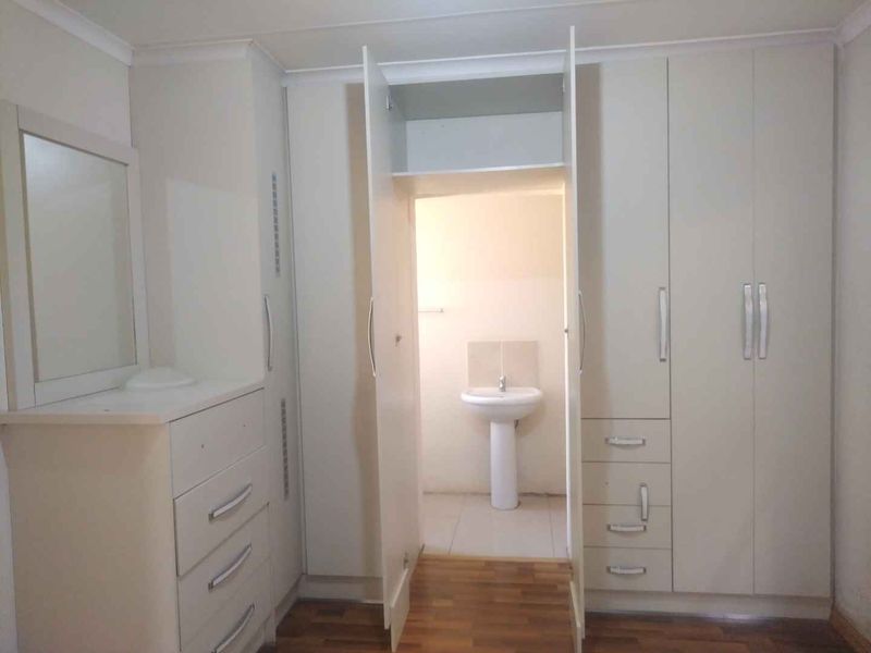 3 bedrooms house to rent in Soshanguve VV - Photo 6