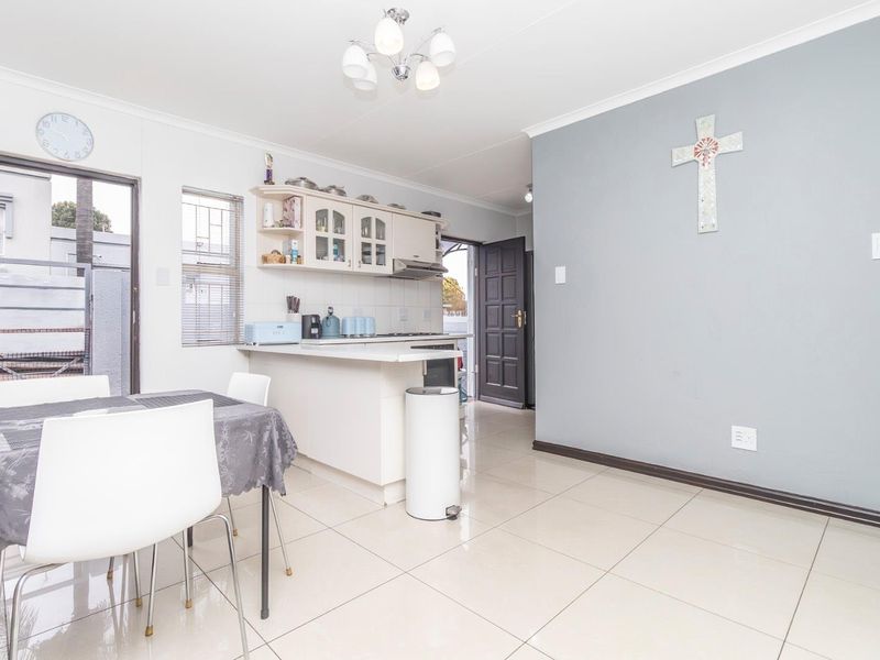 Modern Comfort Meets Tranquil Garden Living in Radiokop - Photo 9
