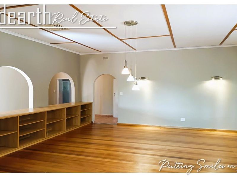 "A Versatile Rental Retreat in Klein Windhoek- Berg Street" - Photo 10