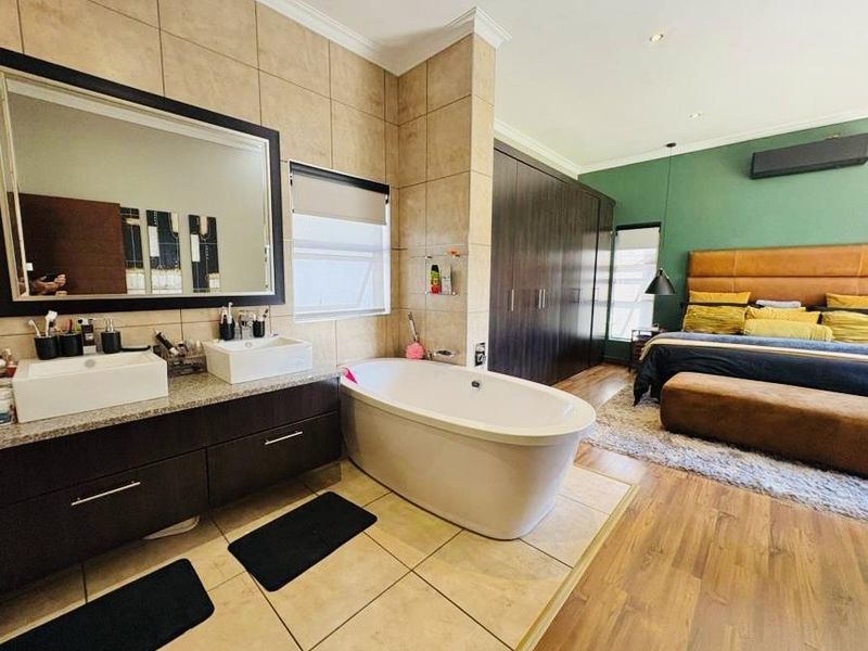 Country-Inspired Elegance, Modern Home - Photo 9