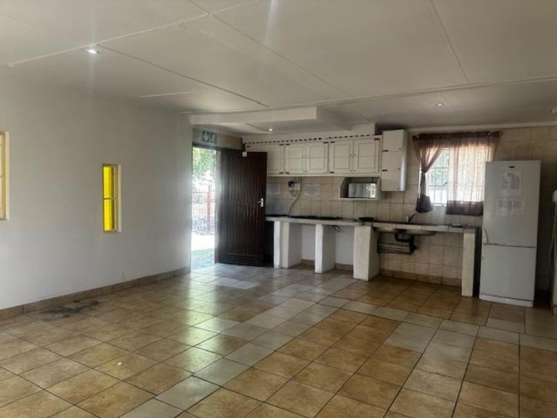 Student Paradise - Fully Furnished and Ready for You - Photo 3