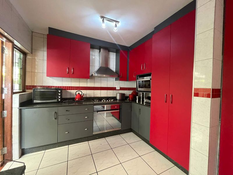 Hendra - Glen Hills home with 2 additional dwellings - Great income potential ! - Photo 3