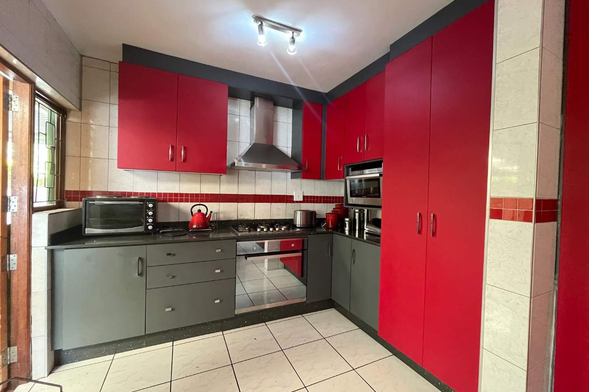 Hendra - Glen Hills home with 2 additional dwellings - Great income potential ! - Photo 3