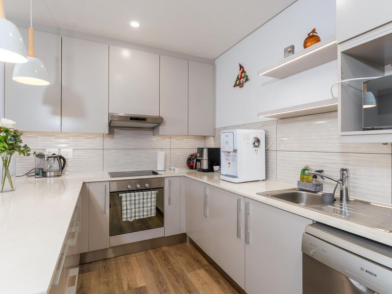 Spacious Balcony and stunning mountain views. - Photo 9