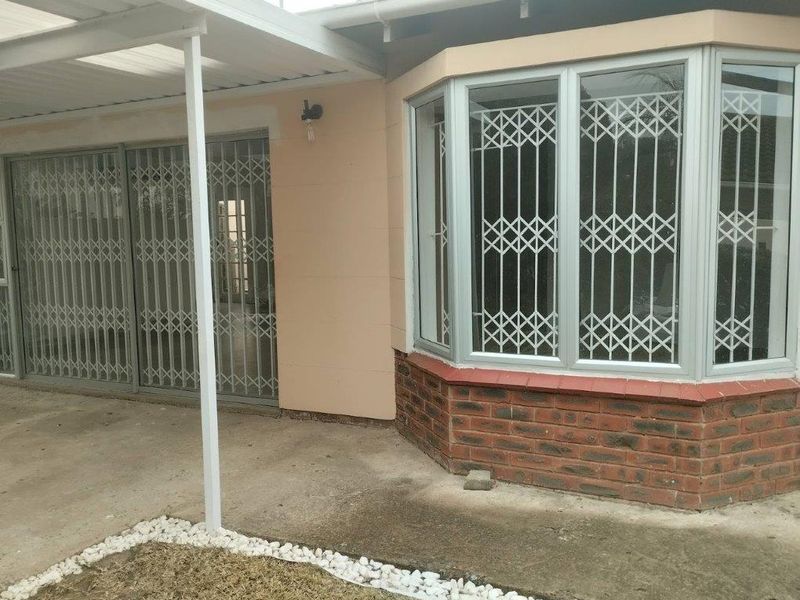 2 Bed  Simplex in secure complex - Photo 3