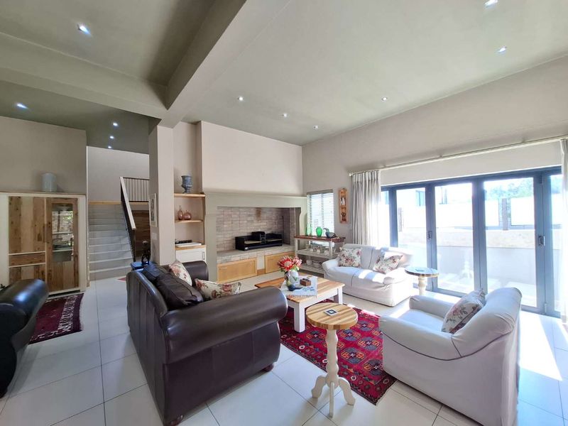 Refined Luxury Townhouse now selling a million dollars below valuation! - Photo 2