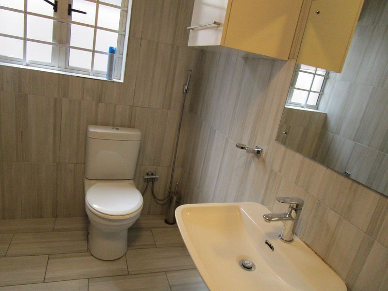 Erica Township, Belhar  - back unit  Perfect for professionals or a small family! - Photo 7