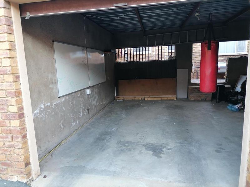 Ideal Location: Easy Access to Airport, Sandton & Pretoria - Photo 9