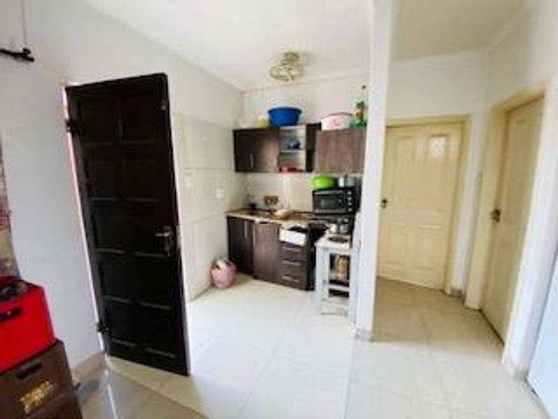 Spacious 6-Bedroom Home with Flat, Triple Garage & Storage – Walvis Bay - Photo 7