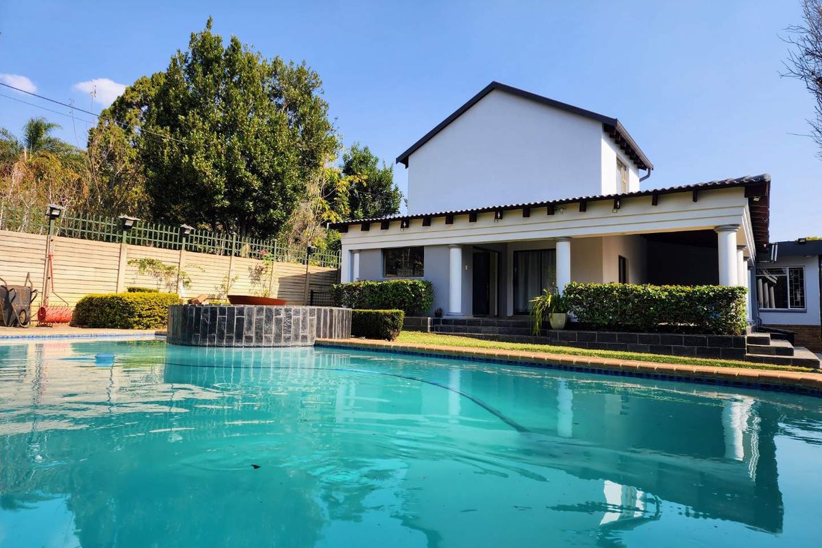 Expansive Multi-Generational Estate with Off-Grid Capability - Photo 3