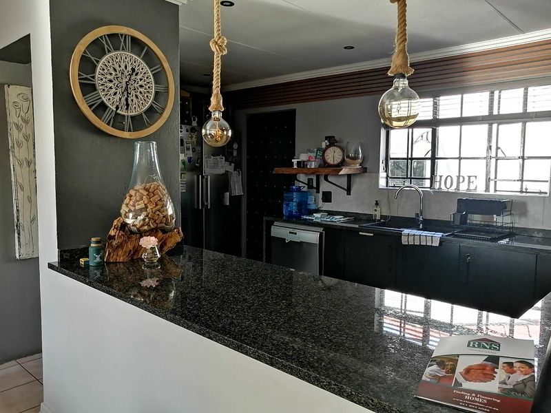 Stunning cluster in secure estate - Photo 5