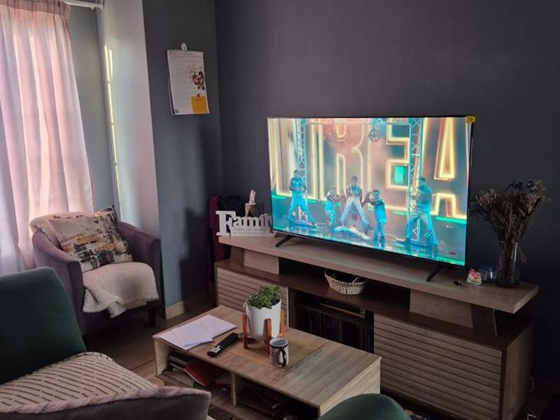 Upstairs neat apartment for Rent - Photo 4