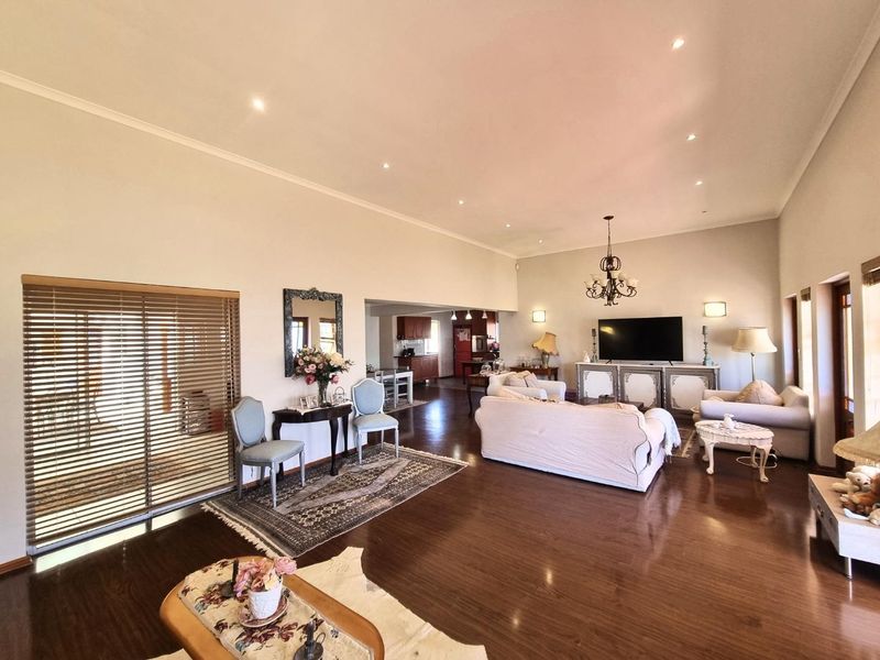 Coastal Charm Meets Family Comfort - Photo 3