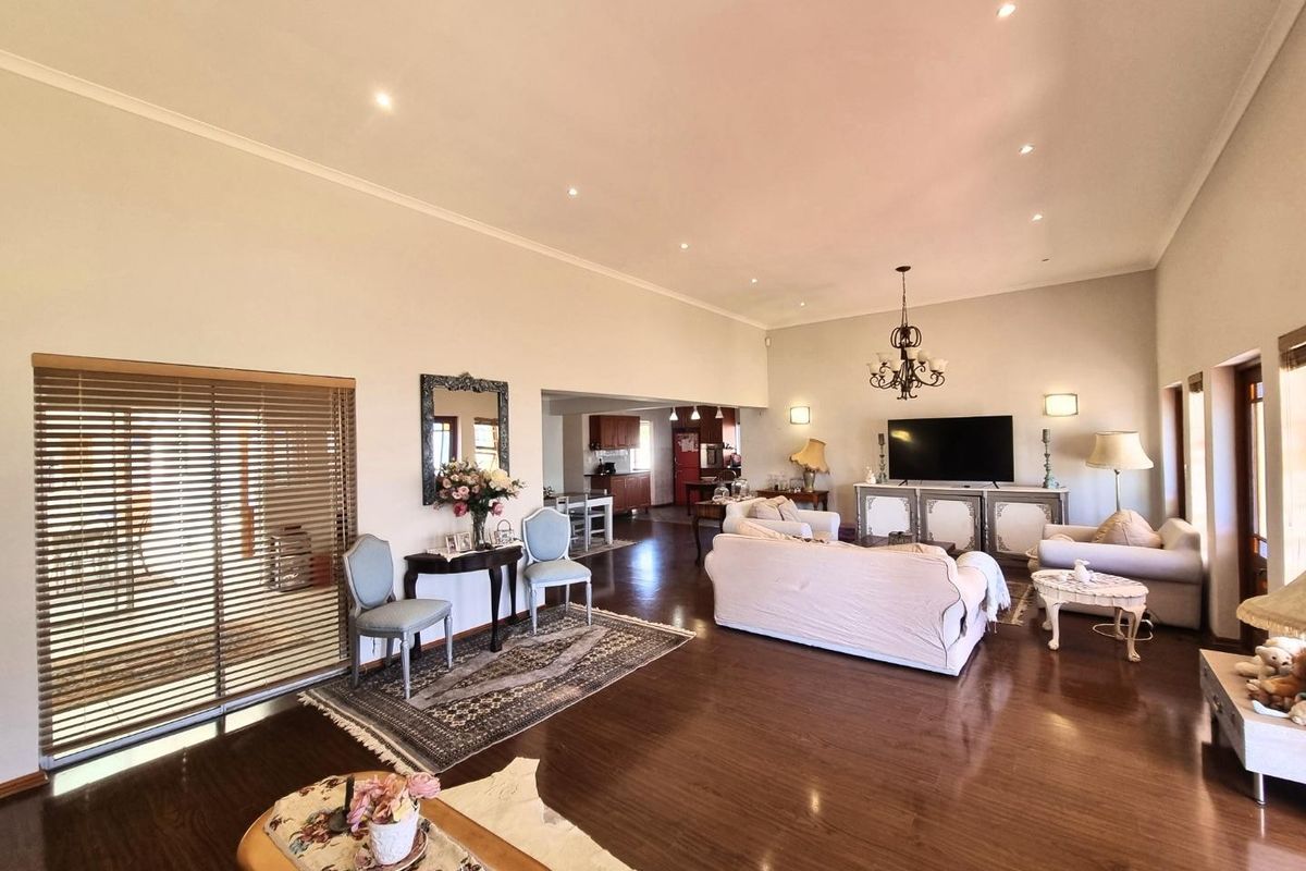 Coastal Charm Meets Family Comfort - Photo 3