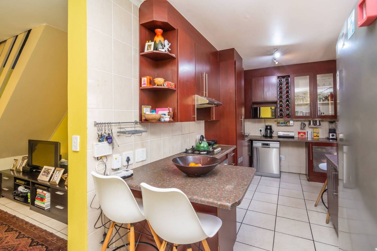 Charming townhouse in Ruimsig Manor III awaits! - Photo 5