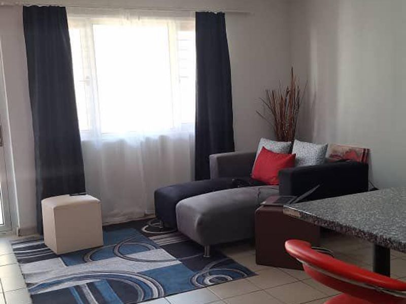 Affordable Rocky Crest Gem: 2-Bedroom Apartment for N$800,000 - Photo 4