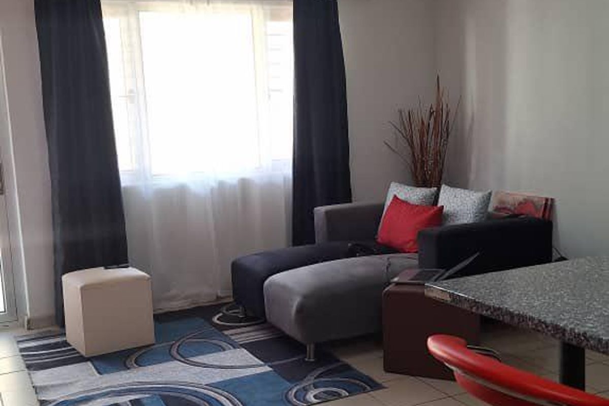 Affordable Rocky Crest Gem: 2-Bedroom Apartment for N$800,000 - Photo 4