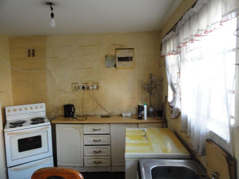 Spacious 2 bedroom maisonette located in Salberau, Elsies River - Photo 10