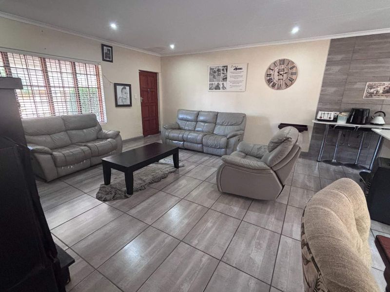 3 Bedroom House for Sale in Chasedene Estate, Pietermaritzburg - Photo 6