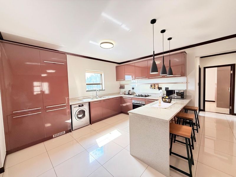 Live in Style: Elegant 2-Bed, 2-Bath Apartment! - Photo 2