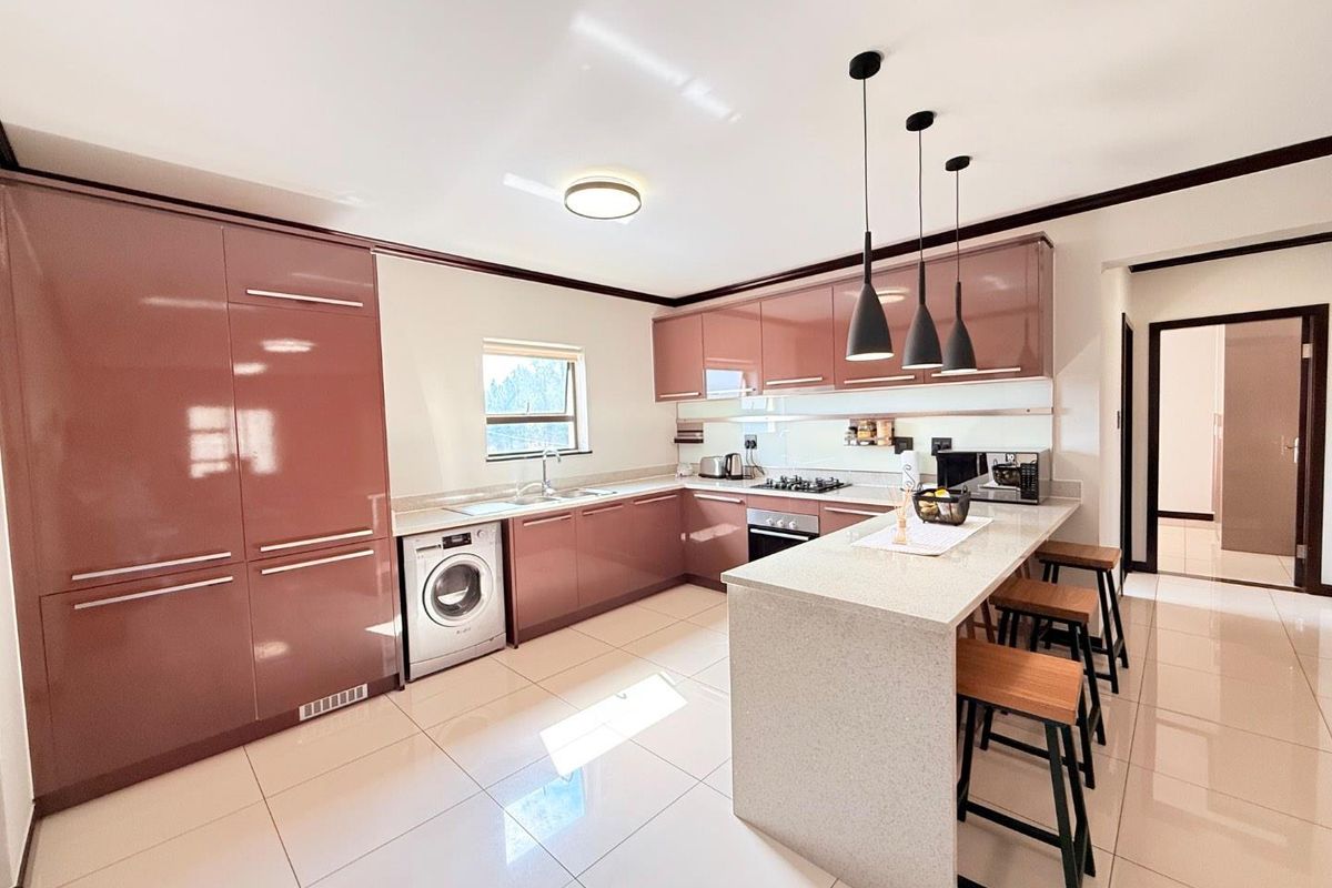 Live in Style: Elegant 2-Bed, 2-Bath Apartment! - Photo 2