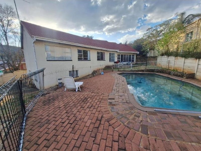 4 Bedroom House for Sale in Kiblerpark Johannesburg South - Photo 5