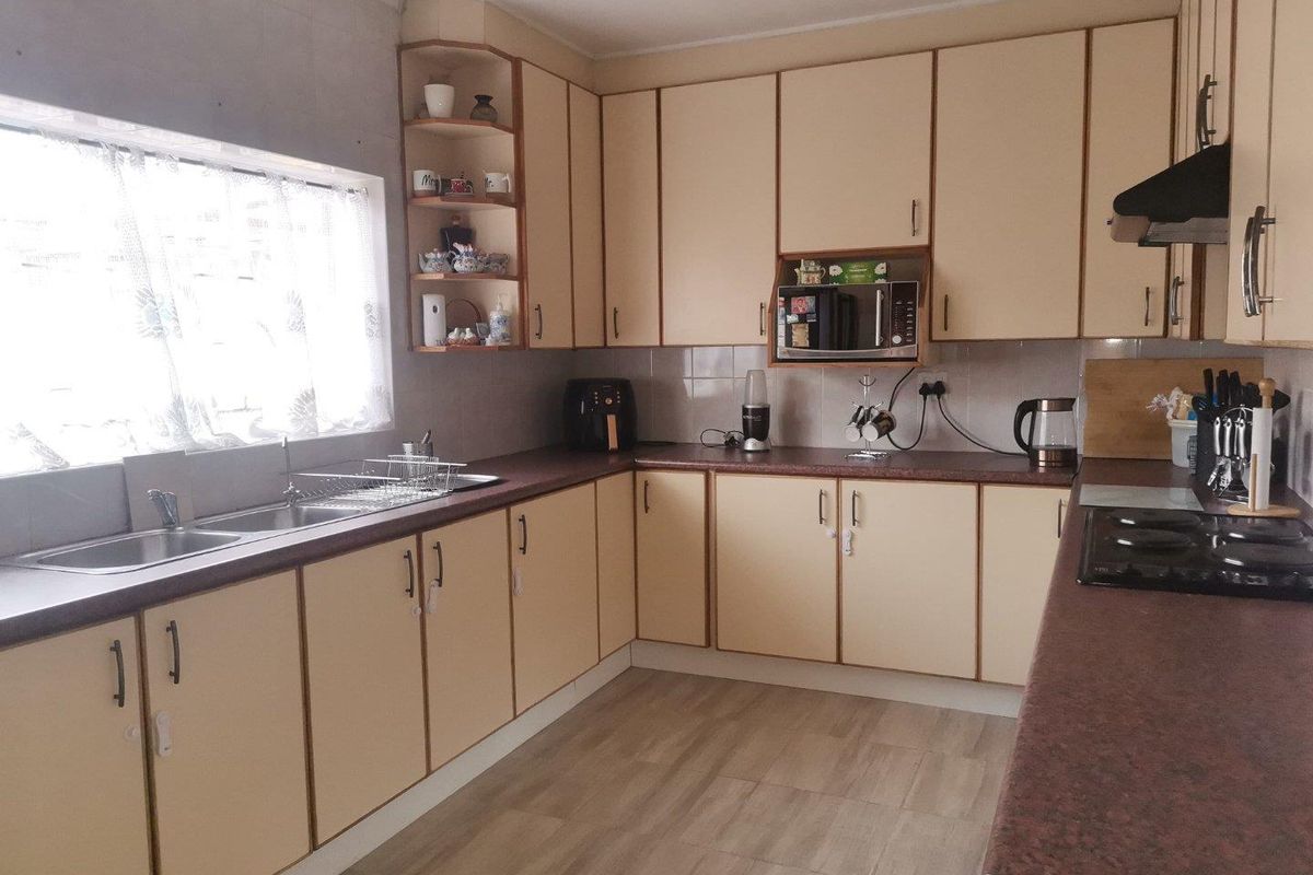 4 Bedroom House For Sale in Vanderbijlpark SE1 - Photo 5
