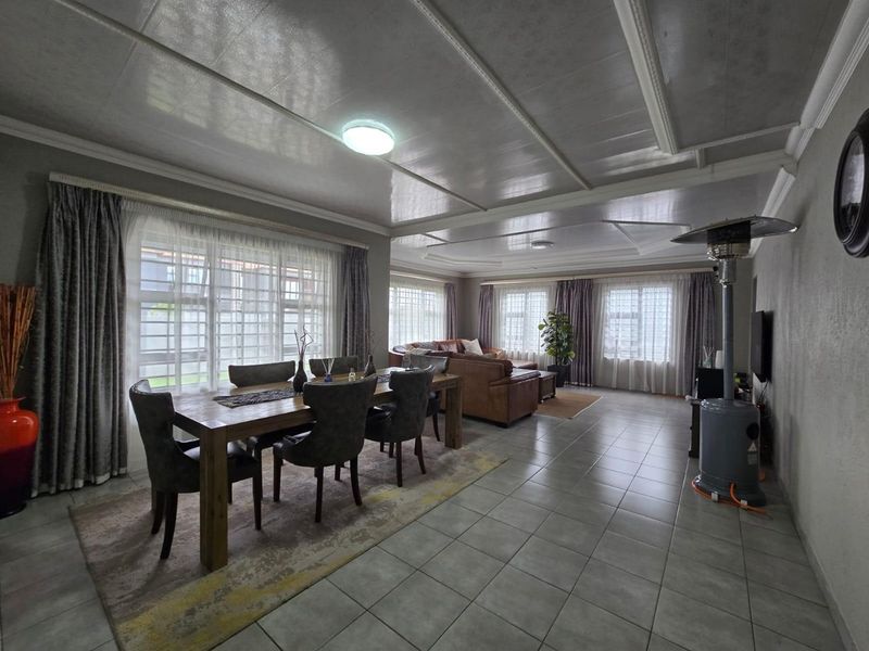 Where Modern Living Meets Family Comfort - A Home to Fall in Love With! - Photo 5