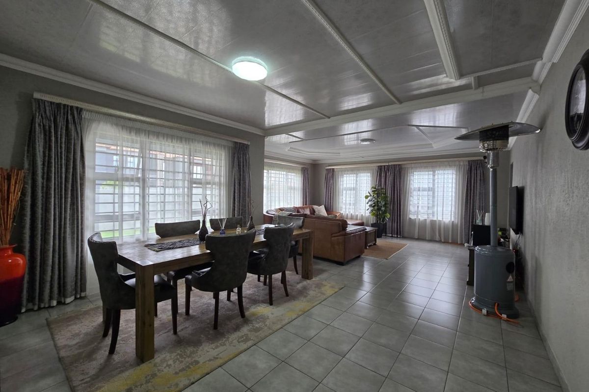 Where Modern Living Meets Family Comfort - A Home to Fall in Love With! - Photo 5
