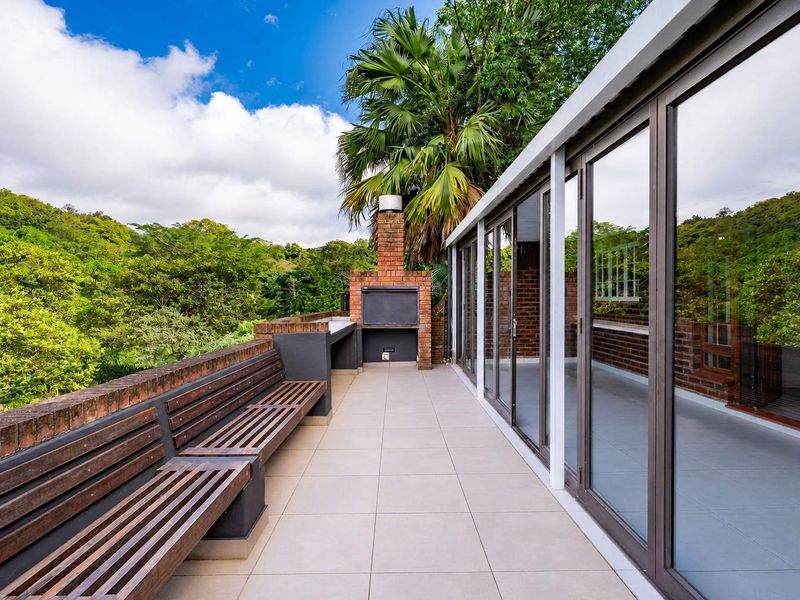 Spacious Face-Brick Family Unit with Modern Finishes, Views & Excellent Entertainment Flow - Photo 4