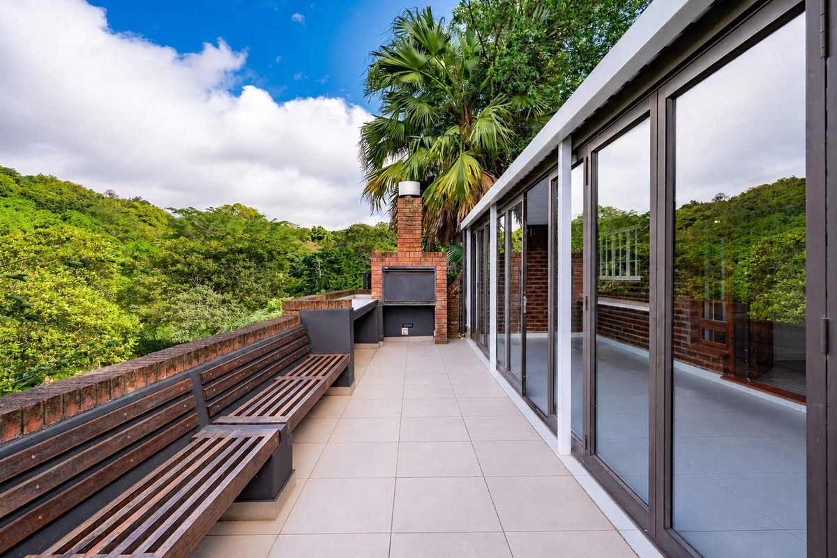 Spacious Face-Brick Family Unit with Modern Finishes, Views & Excellent Entertainment Flow - Photo 4