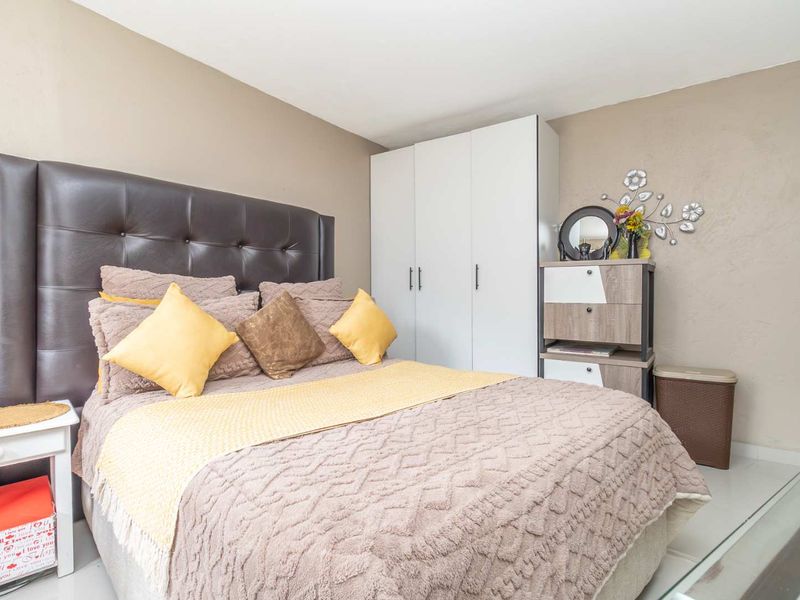 Beautifully-renovated 1-Bedroom Garden Cottage to Let in Hurlingham Manor - Photo 10