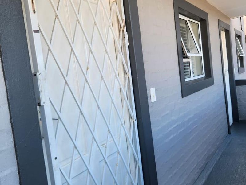One-bedroom apartment for sale in Pinelands, Anfield Village. - Photo 2