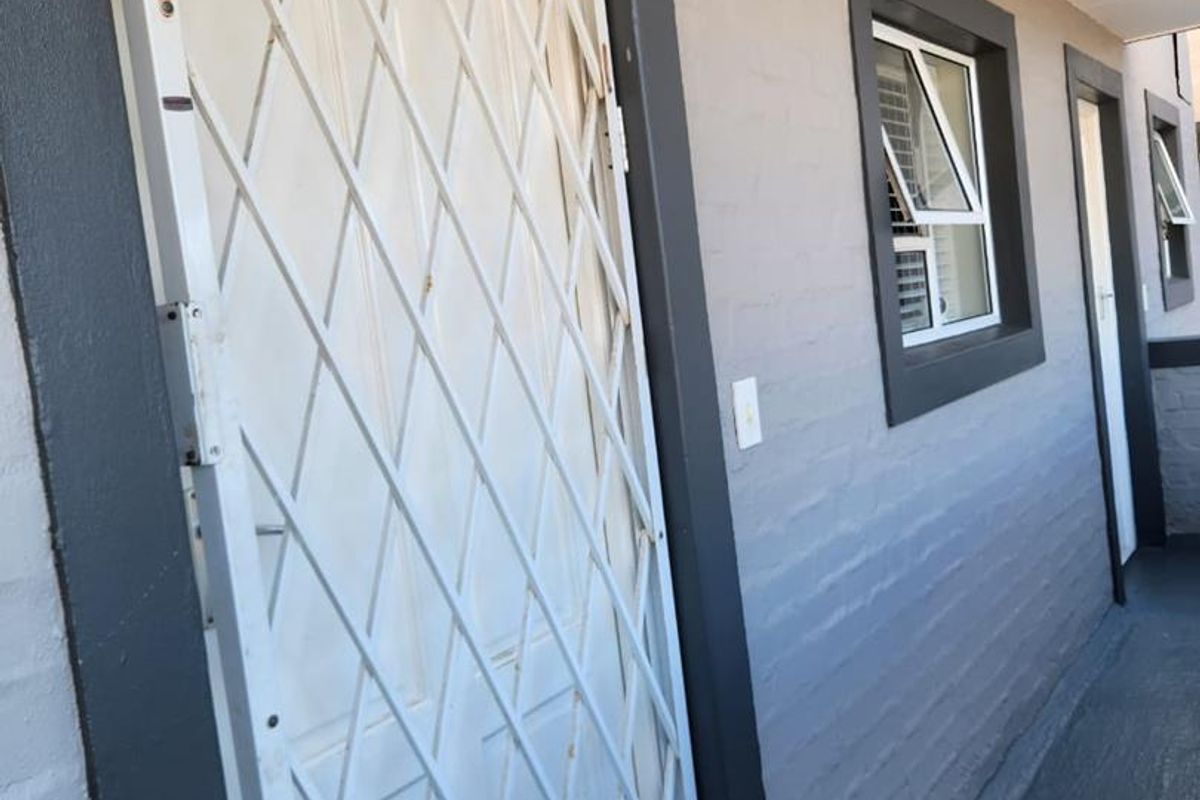 One-bedroom apartment for sale in Pinelands, Anfield Village. - Photo 2
