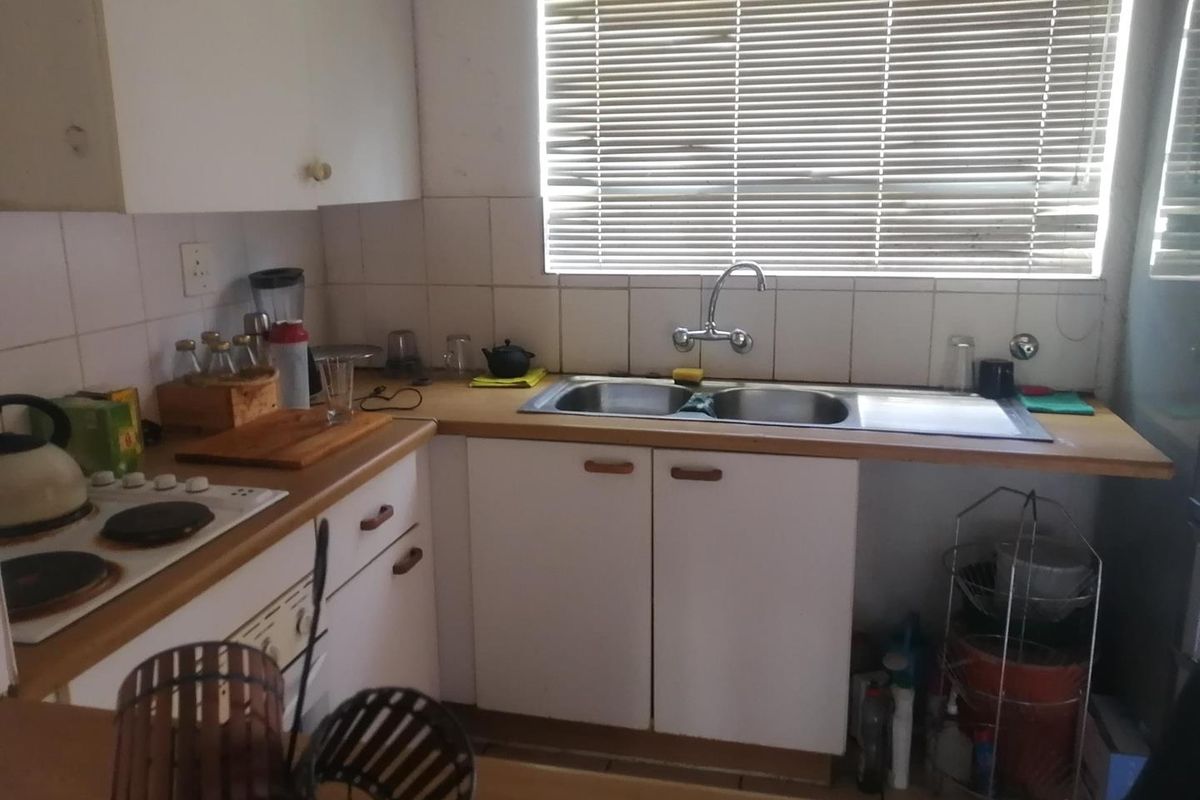 Secure duplex in upmarket suburb! - Photo 5