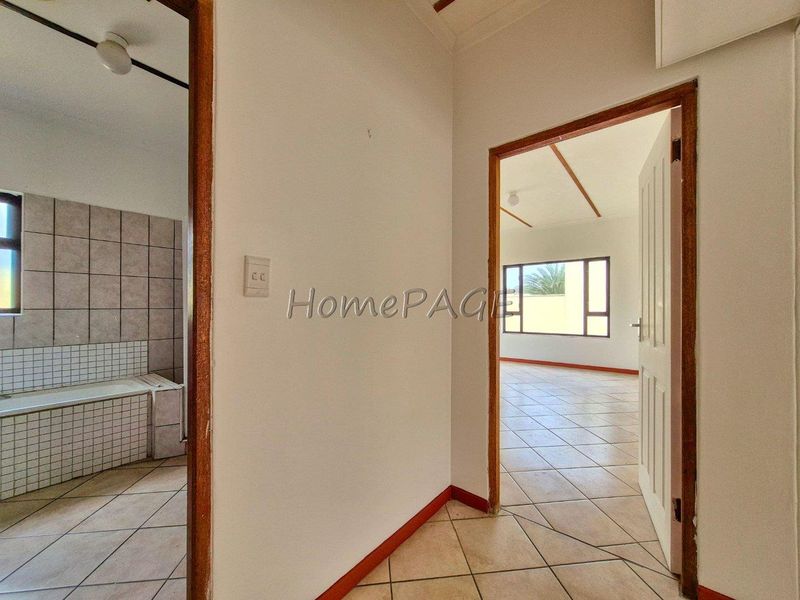 Meersig, Walvis Bay:  3 Bedr Home with 2 Bedr Flat is for Sale - Photo 10