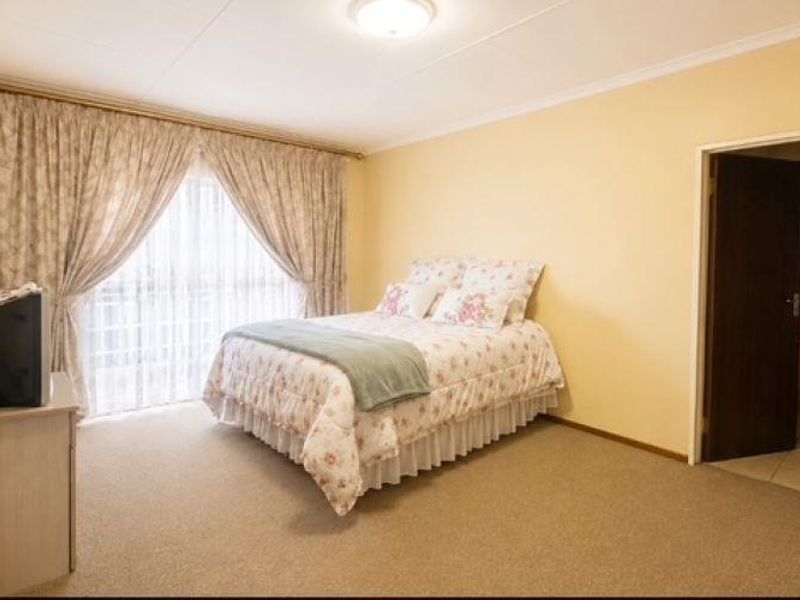 Private Panhandle Stand in Prestigious Universitas Ridge - Photo 8