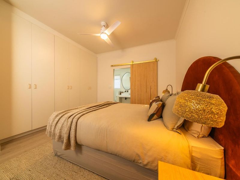 A Romantic Art-Filled Escape in the Heart of Franschhoek | Available Immediately - 31 Oct 2026 - Photo 10