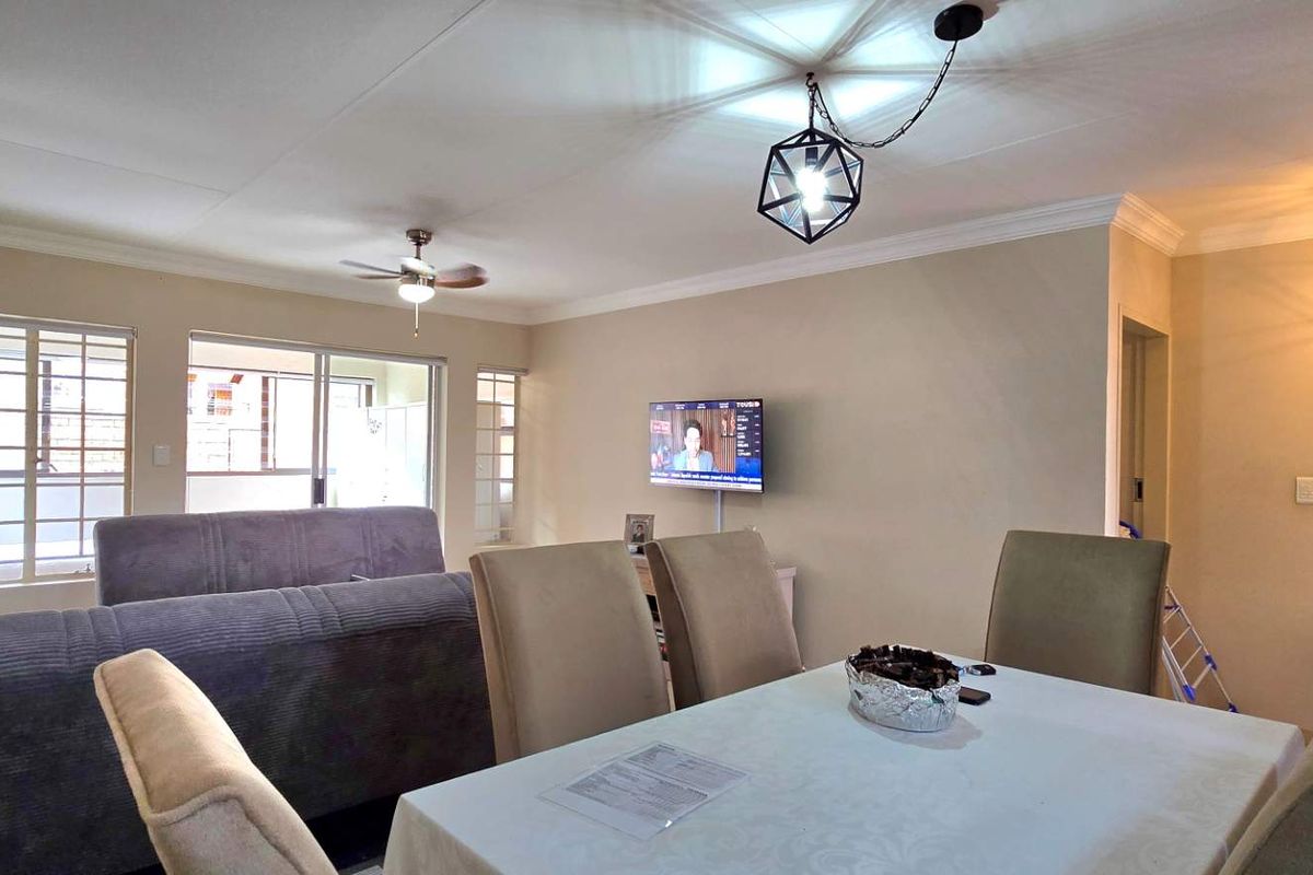 Modern 3 Bedroom First-Floor Lock-Up-and-Go in The Wilds Estate - Photo 4