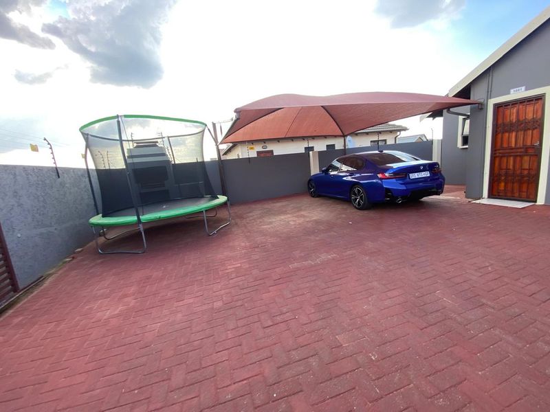 3 Bedroom House for Sale - Photo 2