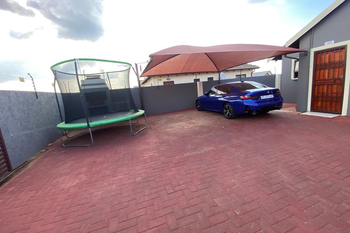 3 Bedroom House for Sale - Photo 2