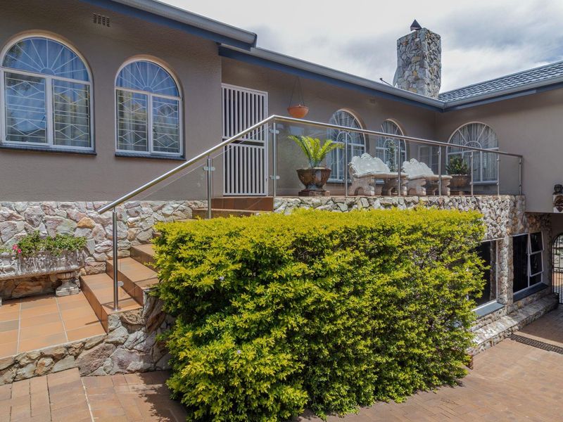 5 Bedroom House for Sale in Glenvista - Photo 3