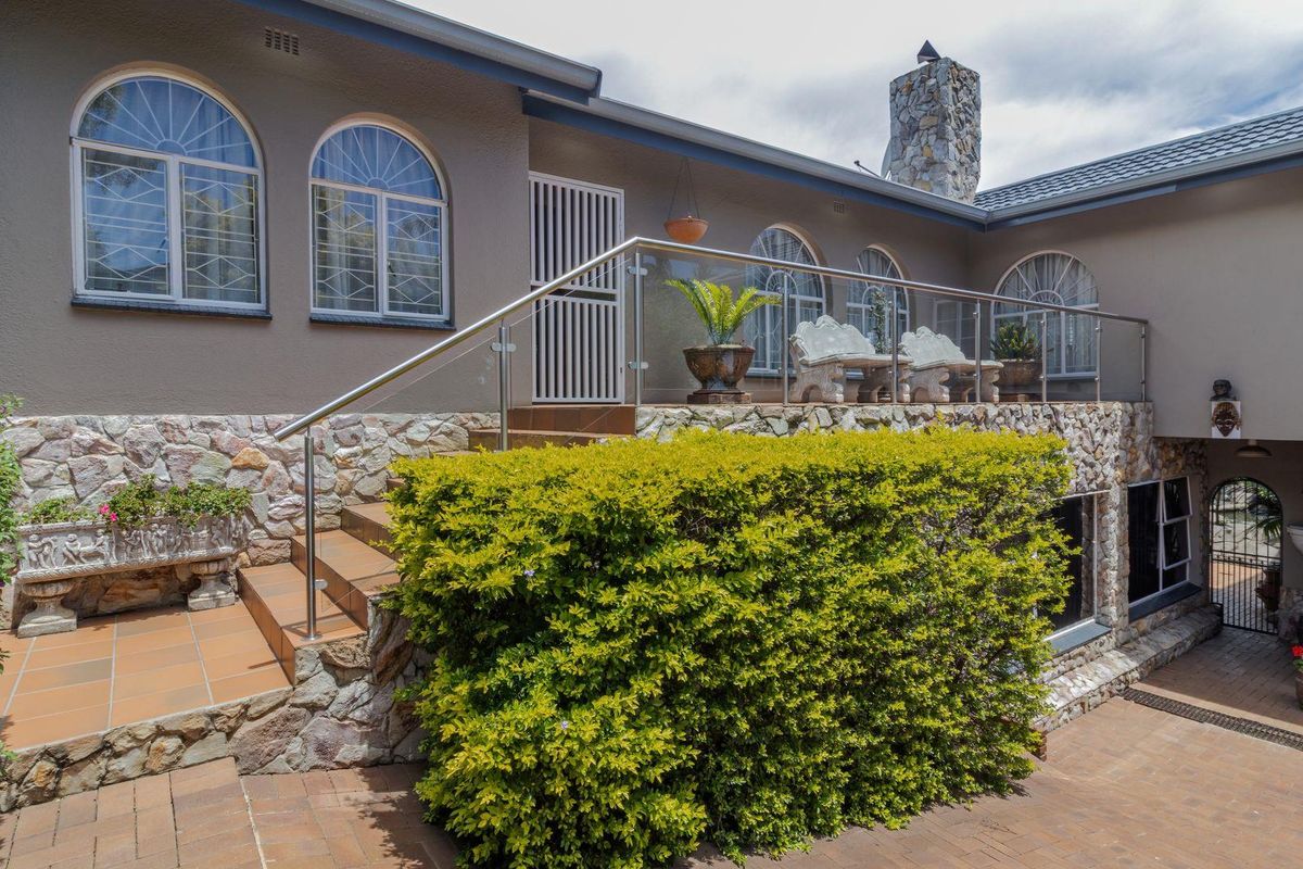 5 Bedroom House for Sale in Glenvista - Photo 3