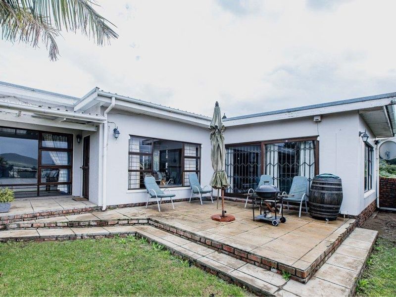 Immaculate family home in best position with views - Photo 3