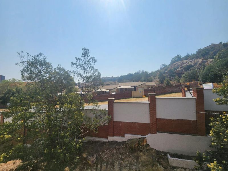 Charming North-Facing 2-Bedroom Unit in Modern Complex - Photo 7