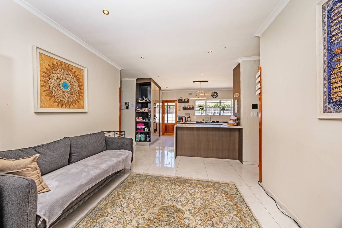 Stylish Family Living in the Heart of Panorama - Photo 5