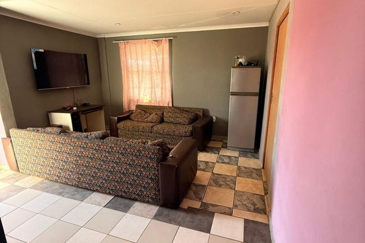 FOR SALE:4 bedrooms double story house plus 4 rental rooms for sale in Mondesa, Swakopmund , Selling price N$1270,000 cost included. Perfect for investment. - Photo 2